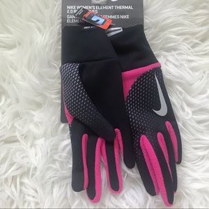 Nike’s women’s thermal athletic gloves!